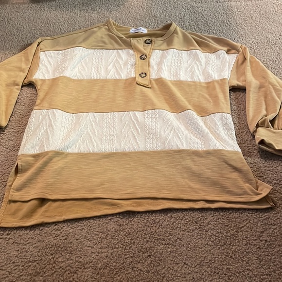 Mod Boutique Women Stripe Henley.  Small - Picture 3 of 5